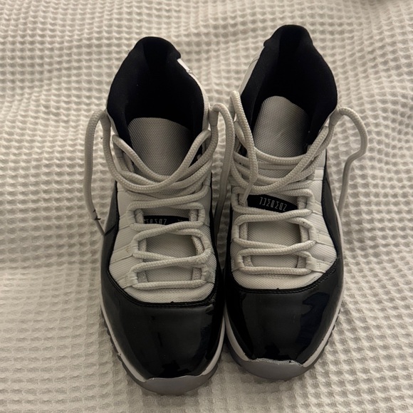 Jordan 11 black and White High-Top Sneakers - Picture 5 of 5